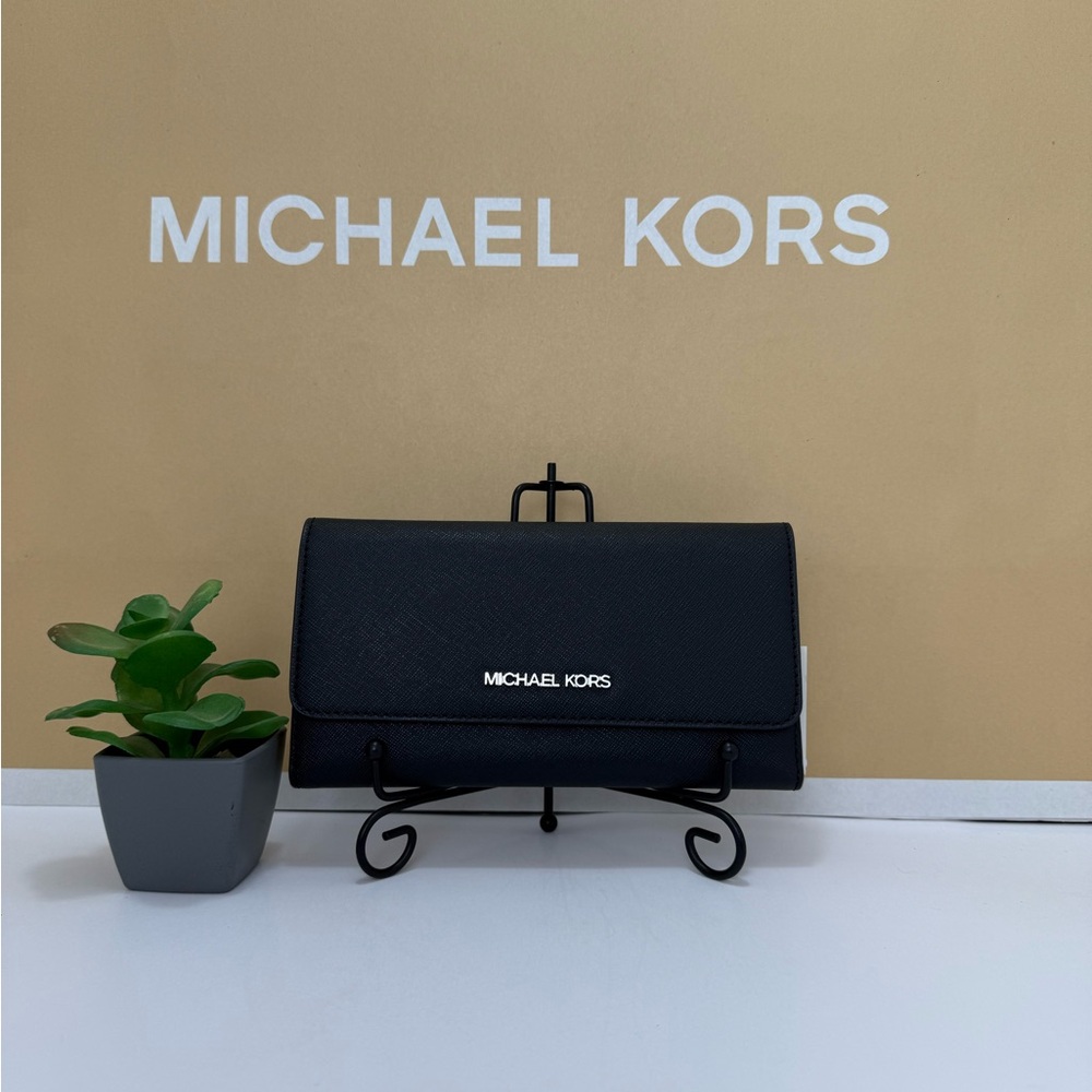 Michael Kors Wallet Trifold - Picture 2 of 9